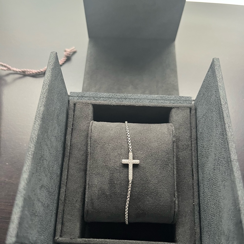David Yurman  PETITE PAVÉ CROSS CHAIN
BRACELET